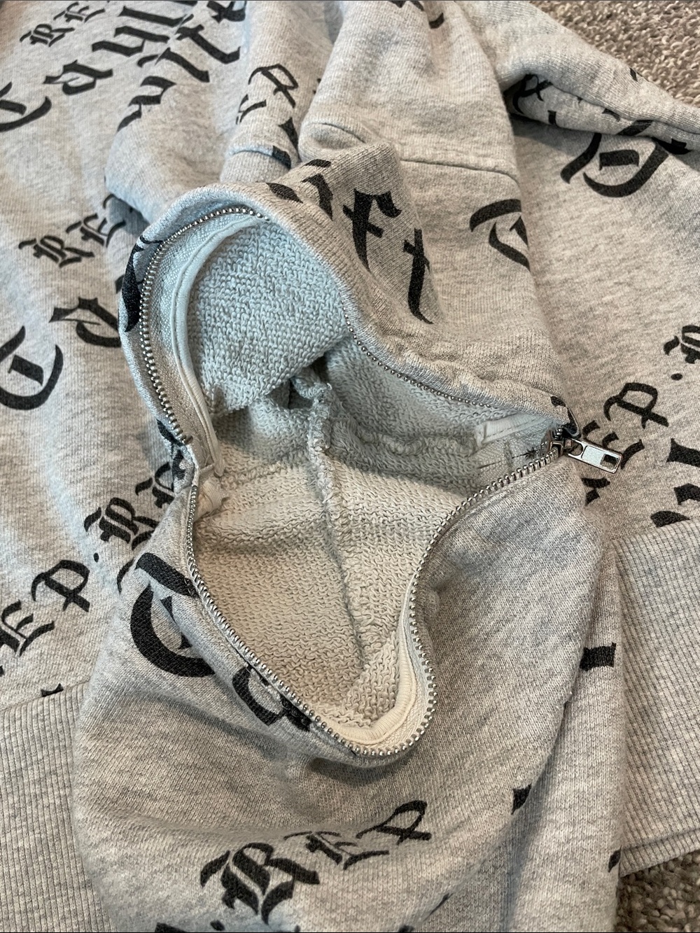 Taylor Swift REP Sweatshirt - Picture 2 of 6